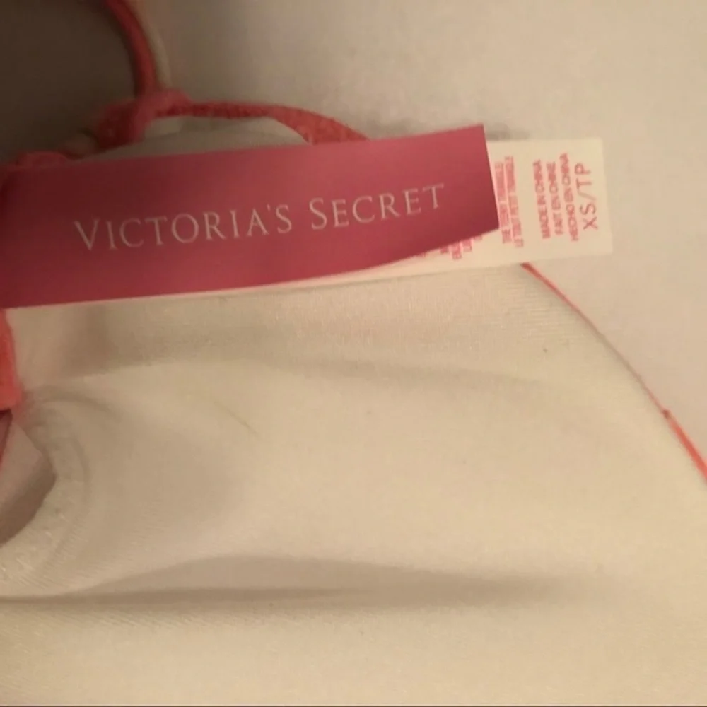 Victoria’s Secret ruffled bikini top nwot
